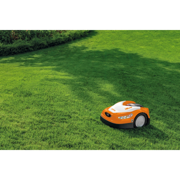 Робот-косарка RMI 422 P